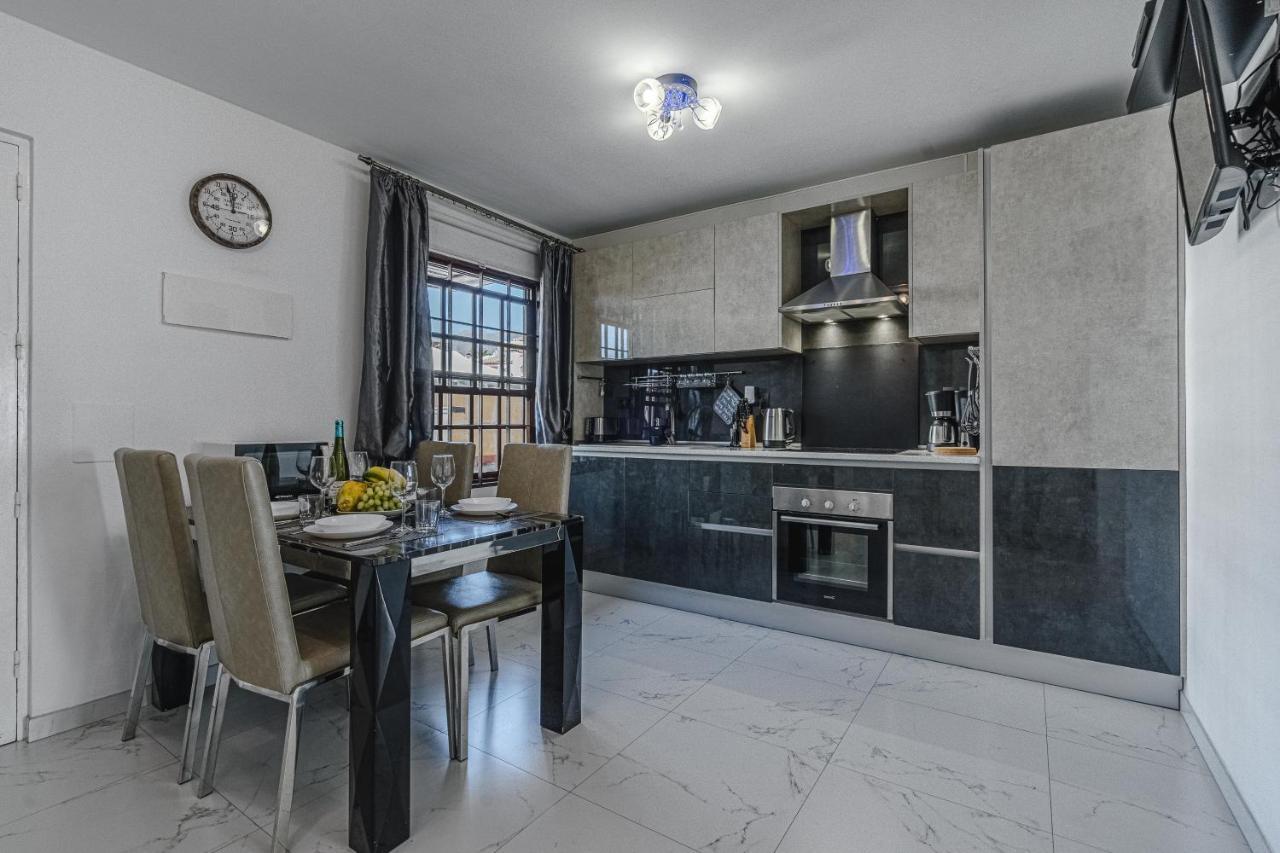 Amazing 3 Bedroom Apartment On The First Line Of The Best Las Americas Beach, Air Conditioner And Terrace Ocean View Playa de las Americas  Exterior foto