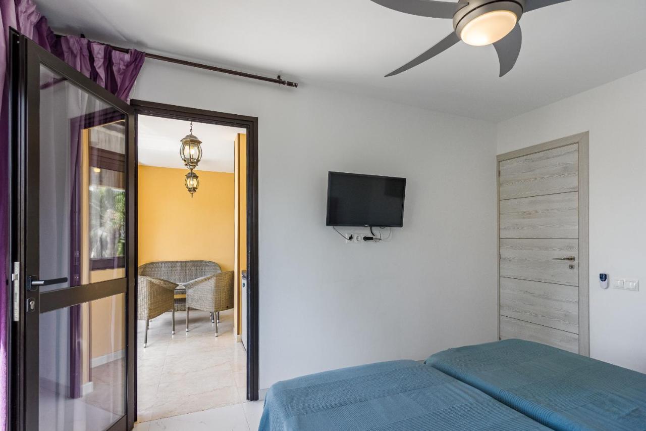 Amazing 3 Bedroom Apartment On The First Line Of The Best Las Americas Beach, Air Conditioner And Terrace Ocean View Playa de las Americas  Exterior foto